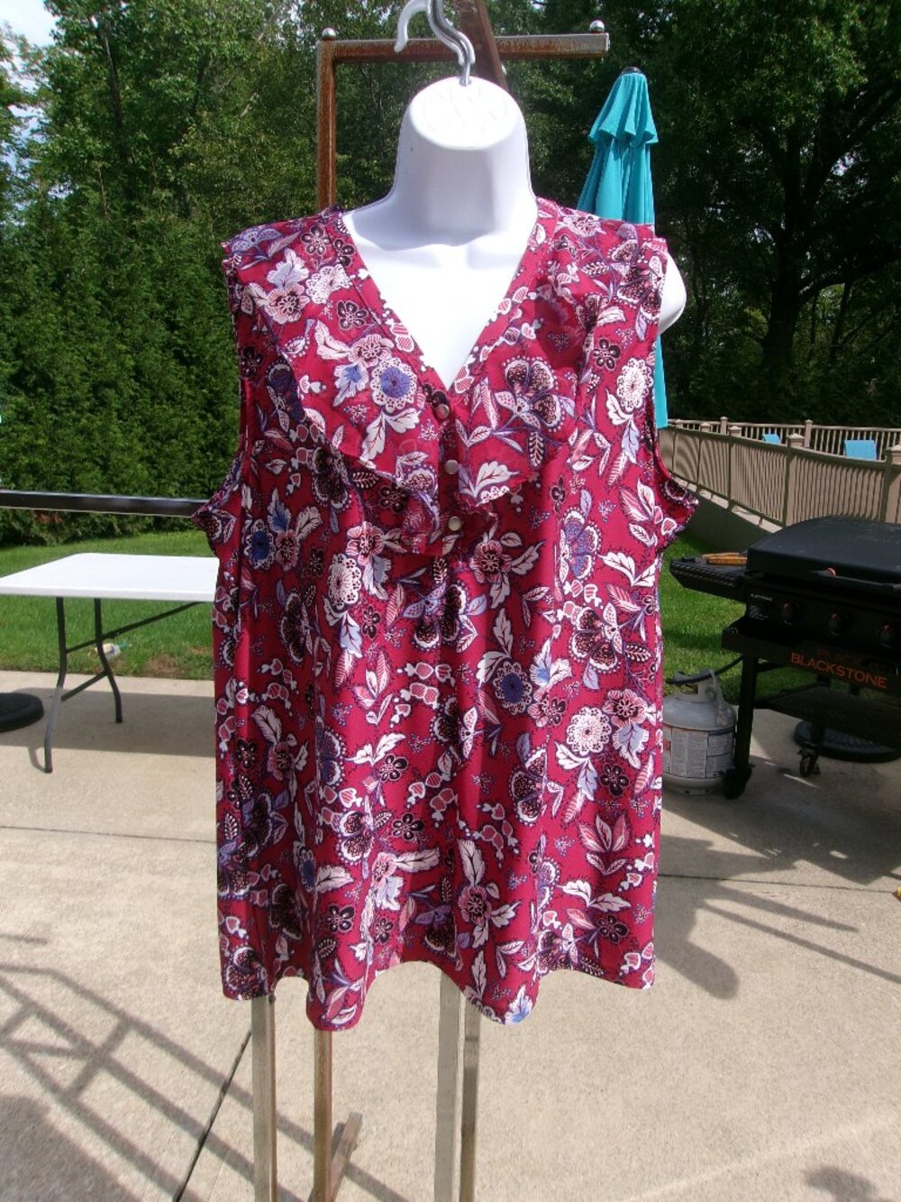 NWT NY COLLECTION RED FLORAL SLEEVLESS TOP 1X